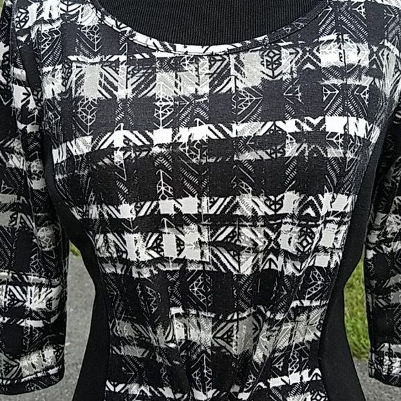 Dress by Mue Gabrielle - Picture 2 of 5